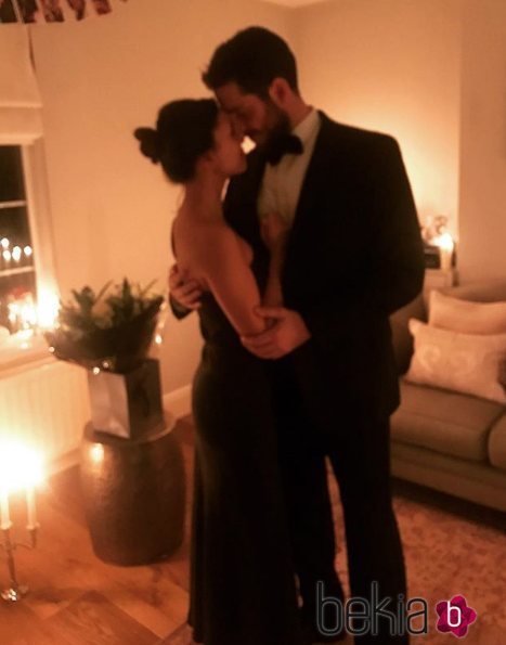 Fiona Wade se compromete con su excompañero de reparto
