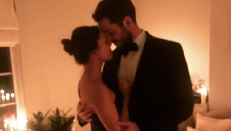 Fiona Wade se compromete con su excompañero de reparto