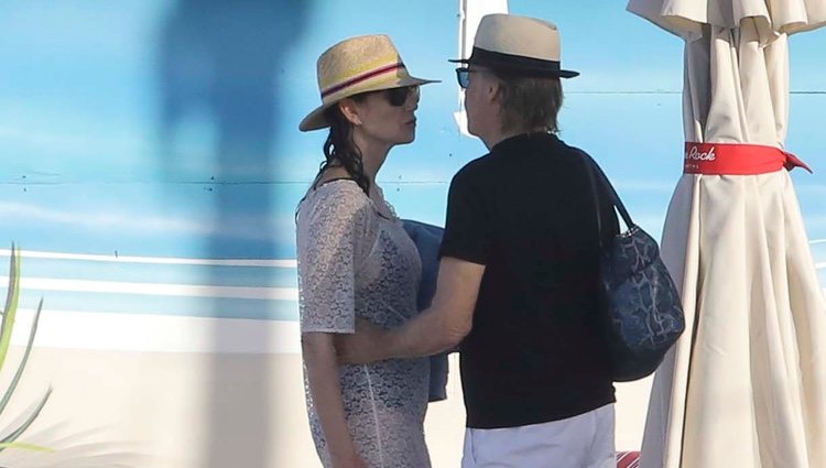 Paul McCartney y Nancy Shevell durante sus vacaciones de fin de año