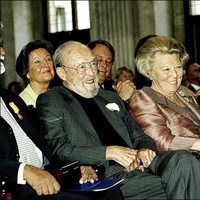 La Reina Beatriz de Holanda junto a su padre, el Príncipe Bernardo
