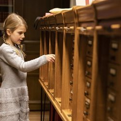 Estela de Suecia durante su primera visita a la Biblioteca Bernadotte