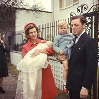 Alexandra de Kent y Angus Ogilvy con sus dos hijos