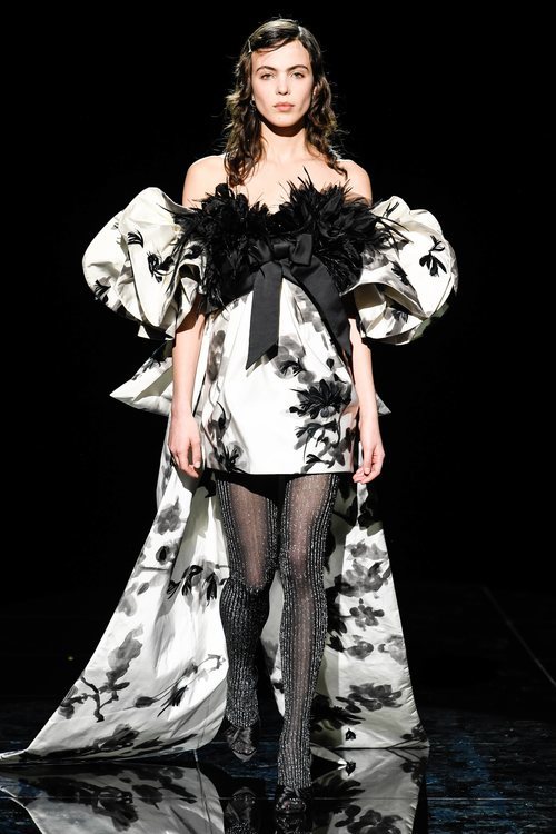 Vestido asimétrico de la temporada de otoño 2019 de Marc Jacobs en la Semana de la Moda de Nueva York 2019
