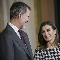Los Reyes Felipe y Letizia, muy cómplices en la entrega de las Medallas de Oro al Mérito en las Bellas Artes 2017