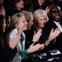 Camilla Parker Bowles en la Semana de la Moda de Londres 2019