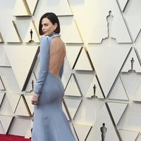 Charlize Theron enseñando su vestido en la alfombra roja de los Premios Oscar 2019