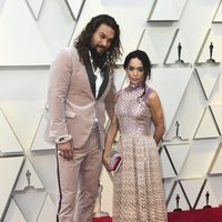 Jason Momoa y Lisa Bonet en la alfombra roja de los Premios Oscar 2019