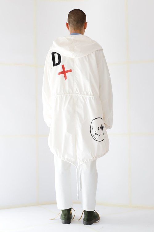 Look 'total white' de la nueva colección de otoño/invierno 2019 de la firma Davidelfín
