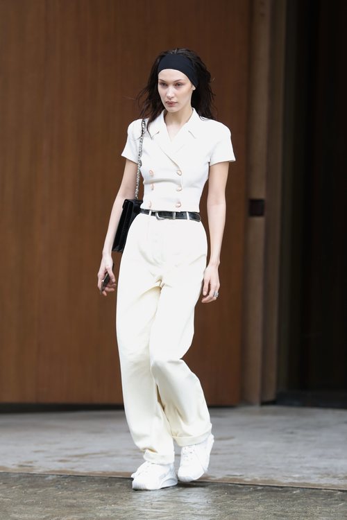Bella Hadid con un look muy dejado