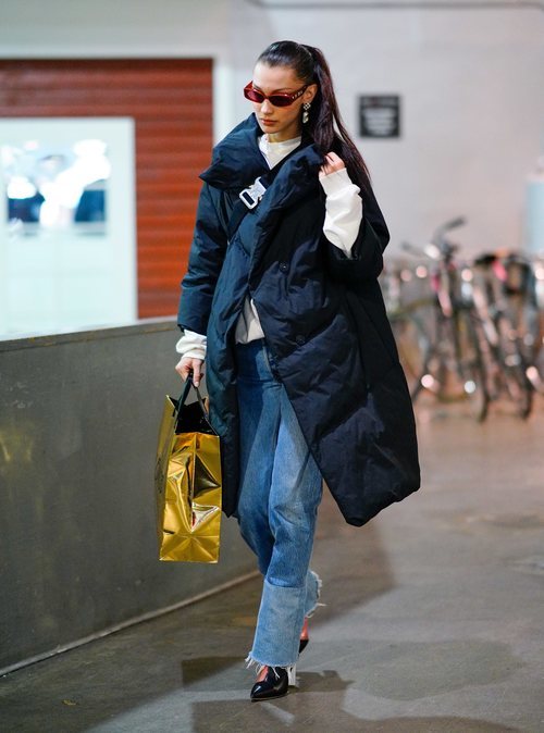 Bella Hadid outfit sporty chic