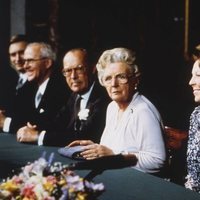 Juliana de Holanda en su abdicación a favor de la Princesa Beatriz