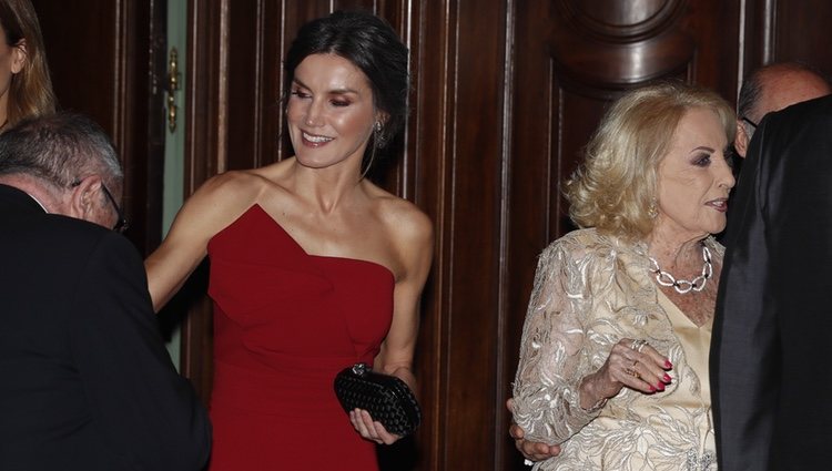 La reina Letizia junto a Mirtha Legrand en Argentina