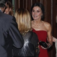 La reina Letizia junto y la periodista Mirtha Legrad en Argentina