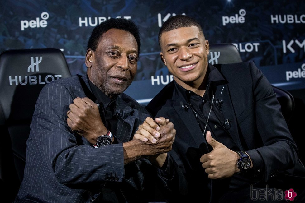 Pelé y Kylian Mbappe en un acto publicitario