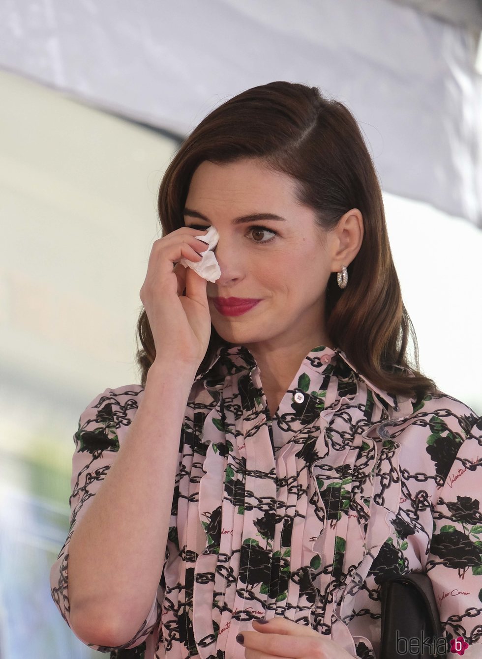 Anne Hathaway sobrecogida en la inauguración de su estrella en el Paseo de la Fama