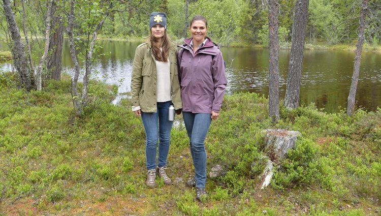 Victoria de Suecia y Sofia Hellqvist en Dalarna