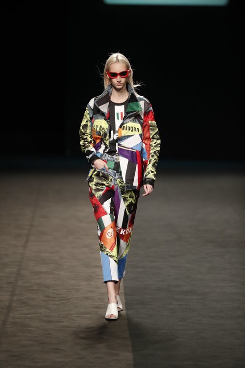 Conjunto de chaqueta y pantalón de inspiración ochentera en la colección primavera/verano 2020 de WallapopxMaríaEscoté
