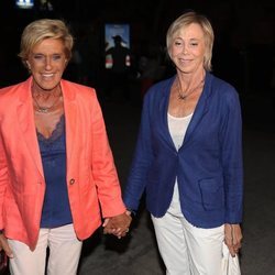 Chelo García Cortés y Marta Roca a su llegada a la fiesta de despedida de 'Supervivientes 2019'