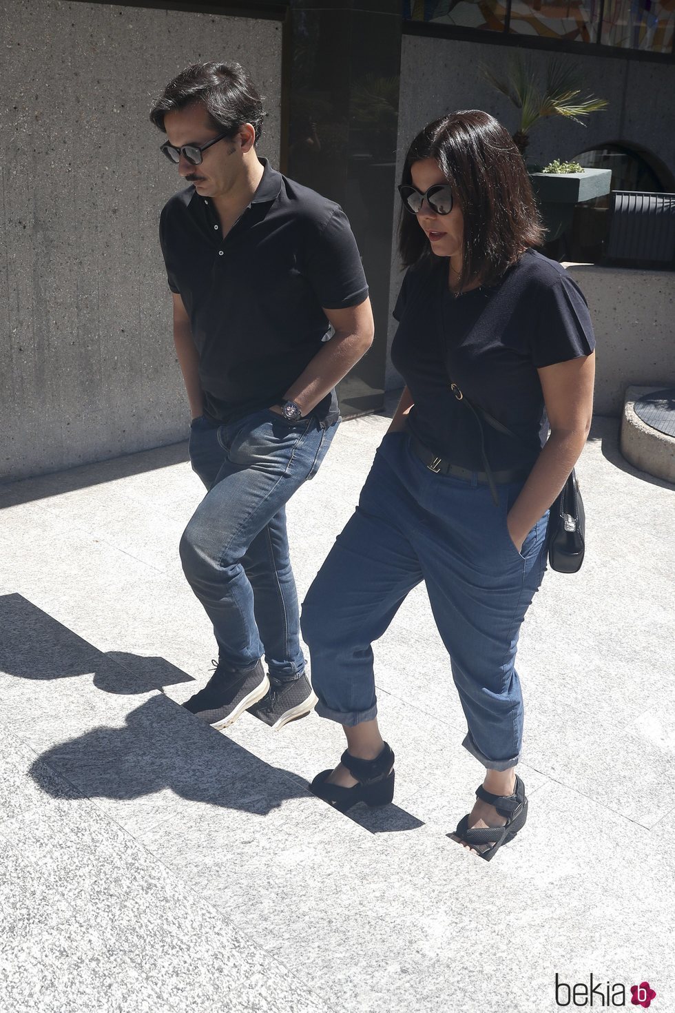 Alberto y Laura Caballero en la capilla ardiente de Eduardo Gómez