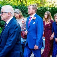 Los Reyes Guillermo y Máxima de Holanda con la Princesa Mabel y Eloise y Claus de Orange-Nassau en el funeral de la Princesa Cristina