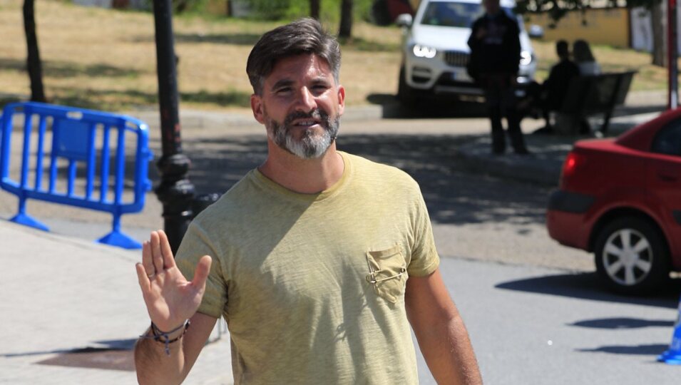 Toño Sanchís en el tanatorio de Blanca Fernández Ochoa