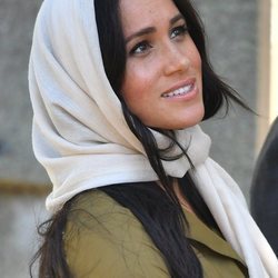 Meghan Markle con velo en su visita a una mezquita en Sudáfrica