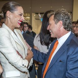 Eva González inaugurando un centro comercial en Sevilla