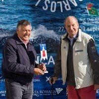 El Rey Juan Carlos es fotografiado durante su reaparición en Sanxenxo tras su intervención de corazón