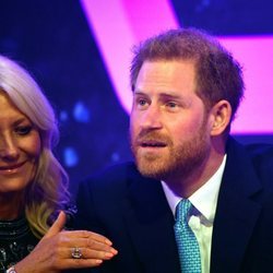 El Príncipe Harry se emociona al hablar de su hijo Archie en los Well Child Awards