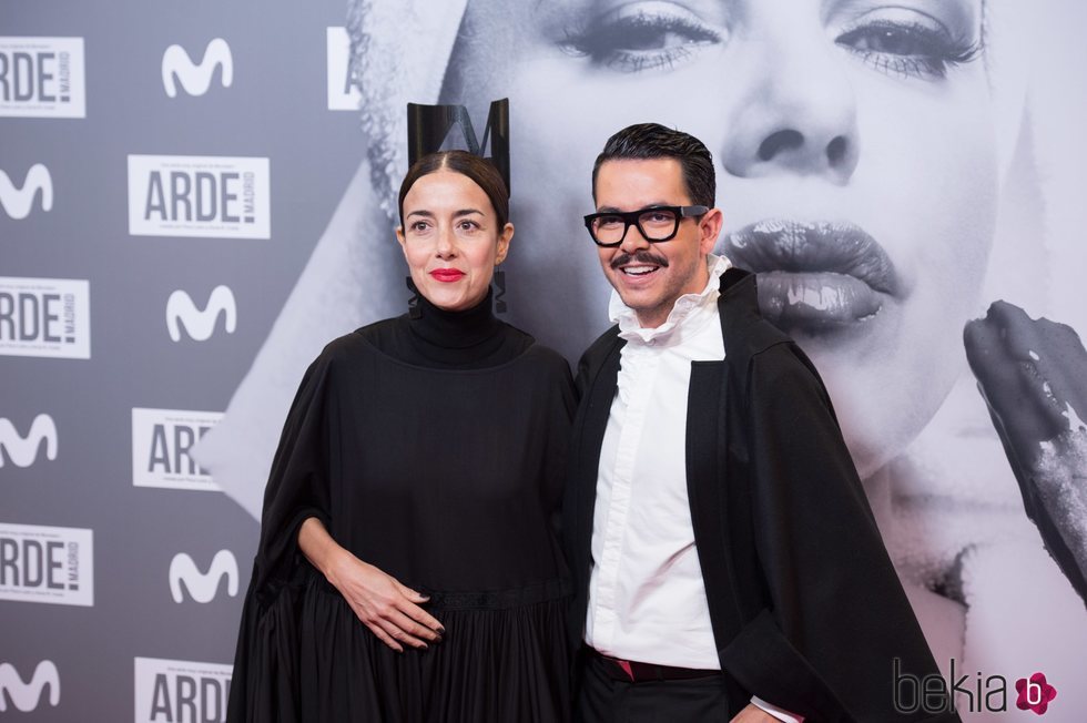 Cecilia Suárez y Manolo Caro en la premier de Arde Madrid