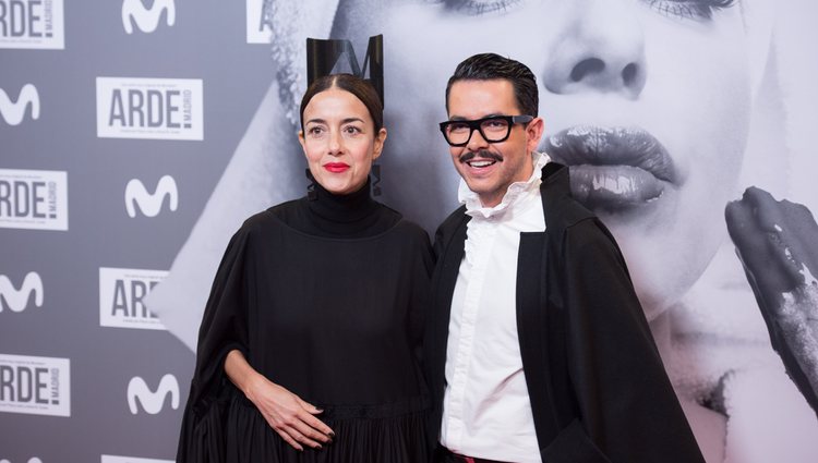Cecilia Suárez y Manolo Caro en la premier de Arde Madrid