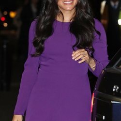 Meghan Markle algo tensa a su llegada a la inauguración de la Cumbre Mundial One Young en Londres
