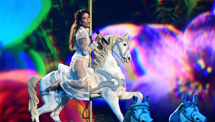 Halsey durando su actuación en los MTV EMAs 2019
