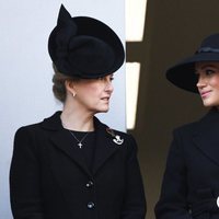 Sophie Rhys-Jones y Meghan Markle en el Día del Recuerdo 2019