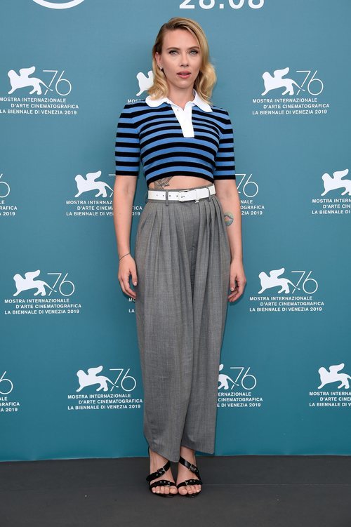Scarlett Johansson con un dos piezas de Michael Kors en el Festival Internacional de Cine de Venecia 2019