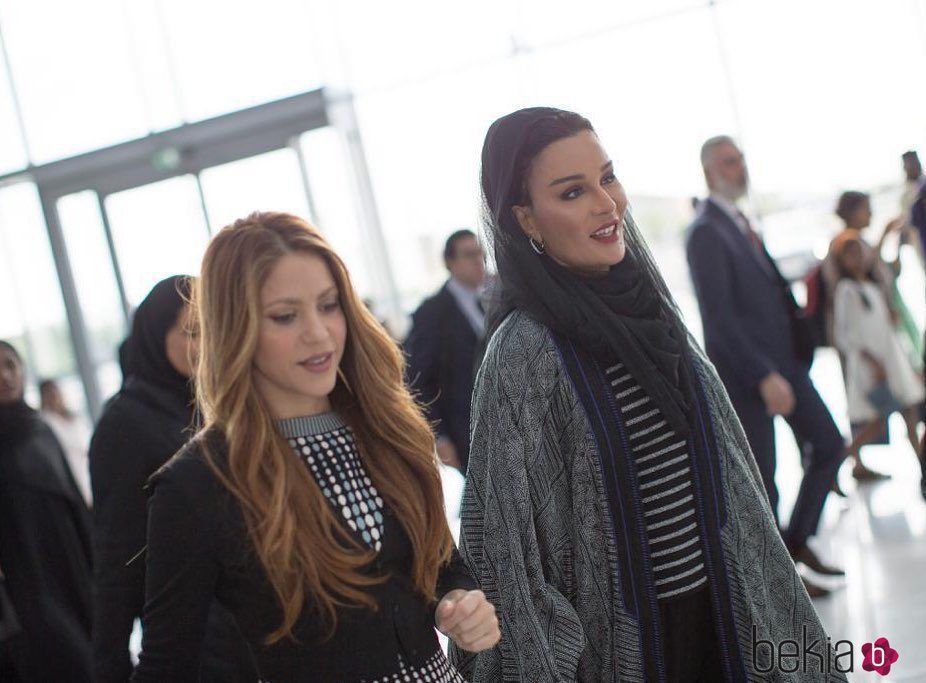 Shakira con la ex Jequesa de Catar Mozah Bint Nasser