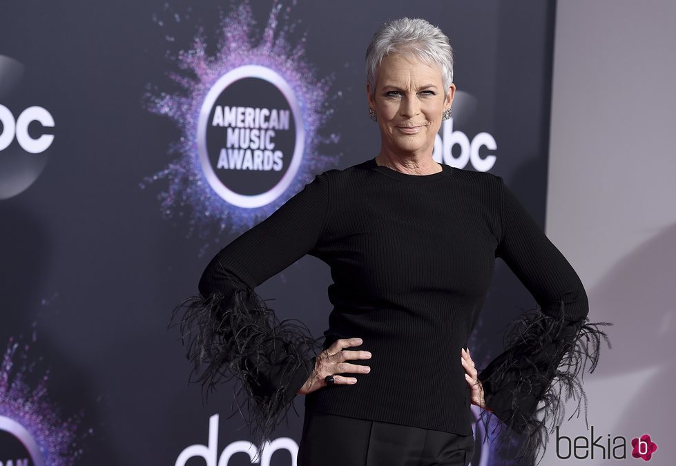 Jamie Lee Curtis en la alfombra roja de los premios AMAs 2019