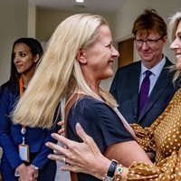 Máxima de Holanda y Mabel de Holanda se saludan con mucho cariño