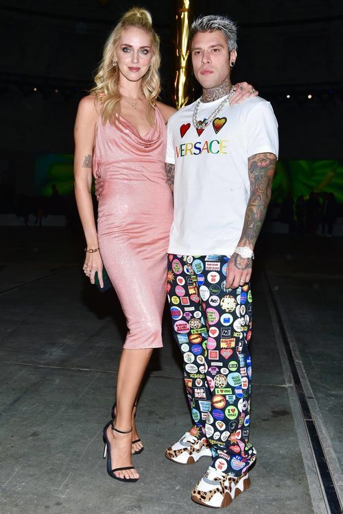 Chiara Ferragni con el Crystal Mesh salmón de Versace en la VersaceParty de septiembre 2019