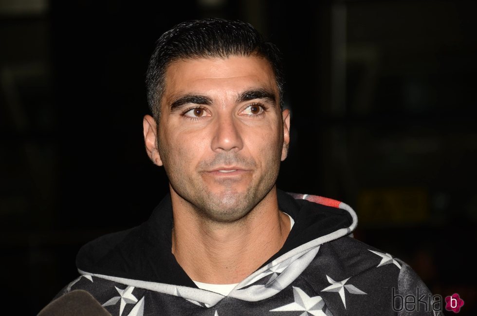 José Antonio Reyes en el aeropuerto de Shangai