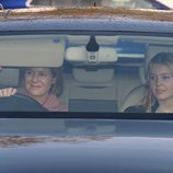 Lady Serena Armstrong-Jones y Lady Margarita Armstrong-Jones en el almuerzo prenavideño 2019 en Buckingham Palace