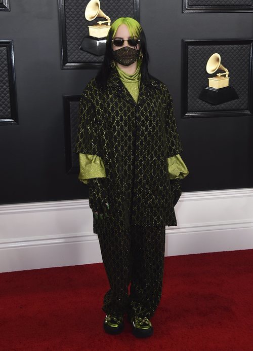 Billie Eilish con un look de Gucci en los Grammy 2020
