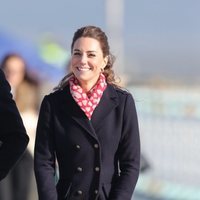 Kate Middleton durante su visita al puerto de Gales