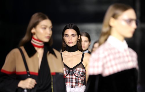 Carrusel de modelos otoño/ invierno 2020 de Burberry