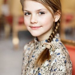 La Princesa Estela de Suecia en su posado por su octavo cumpleaños