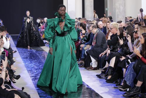 Vestido largo verde esmeralda otoño/ invierno 2020-2021 de Elie Saab