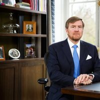 El Rey Guillermo Alejandro de Holanda pronunciando un discurso por las crisis del coronavirus