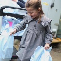La Princesa Carlota en la entrega de alimentos a personas mayores durante el confinamiento