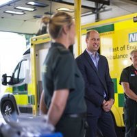 El Príncipe Guillermo visita al personal de ambulancias del Hospital Queen Elizabeth de King's Lynn