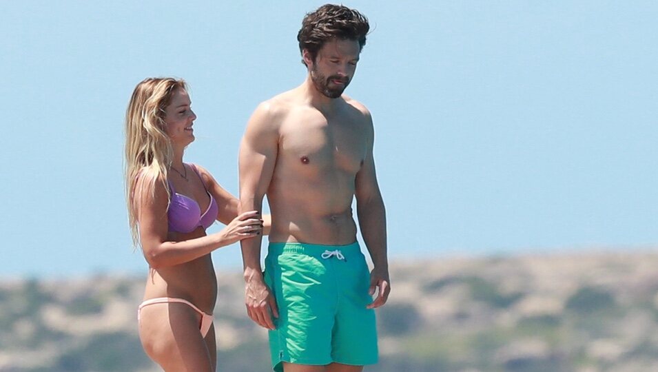 Alejandra Onieva y Sebastian Stan de vacaciones en Ibiza